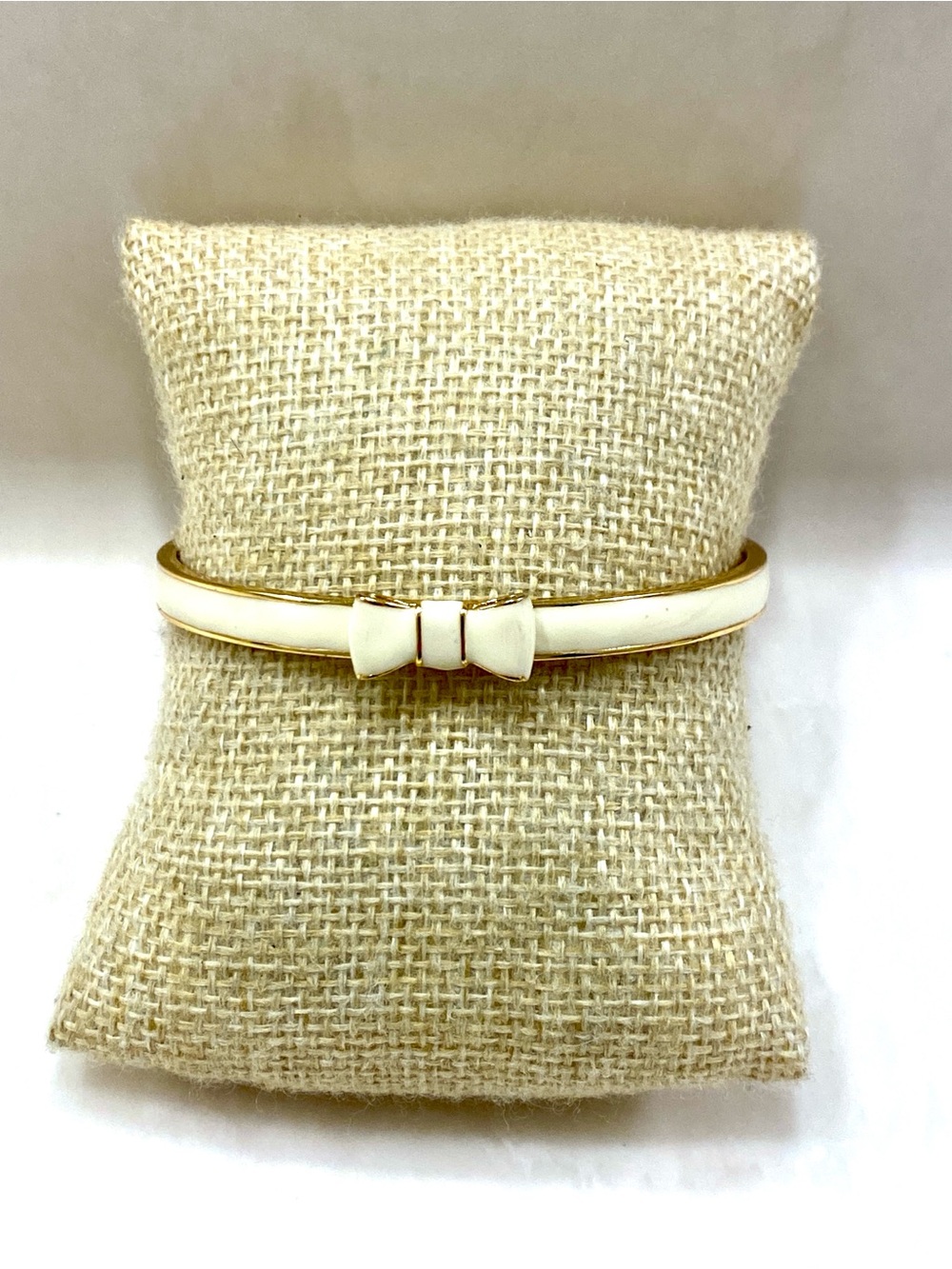 Kate Spade New York Take A Bow Cream Enamel Bangle Bracelet Gold Tone  - Picture 7 of 8